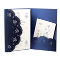 Invito di nozze blu navy intagliato al laser con motivi a rose e inserto stampato - Blu Profondo