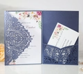 Set inviti matrimonio in carta perlata blu navy tagliata al laser con fiori RSVP - Blu scuro
