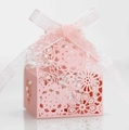 Scatola per bomboniere rosa tagliata al laser con motivi floreali e nastro in organza - Rosa