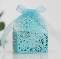 Scatola per caramelle blu chiaro tagliata al laser con motivi floreali e nastro - Blu Turchese