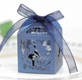 Caja de caramelos azul marino brillante con silueta de novios y cinta - Azul Zafiro