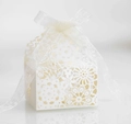 Elegante scatola per caramelle nuziale bianca tagliata al laser con pizzo floreale - Avorio