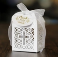 Elegante witte lasergesneden kruis snoepdoos met lint en bedankje label - Wit (Met Label)