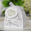 Elegante weiße lasergeschnittene Blumendose mit Chiffonband und Thank You Etikett - Weiß