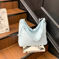 Hellblaue Nylon-Wolkentasche mit Falten-Kordelzug und Schleifen-Schultergurt - Himmelblau