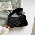 Zwarte pluche crossbodytas met hexagonaal textuurpatroon en zacht imitatiebont voor dames - Zwart