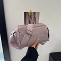 Borsa a tracolla in nylon lilla ad alta capacità con ampi scomparti e zip - Viola