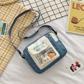 Blaue und weiße Umhängetasche aus Segeltuch mit HELLO GIRL Aufdruck und Klarsichtfach - Blau