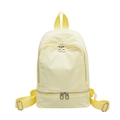 Minimalistischer hellgelber Nylon-Rucksack mit Reißverschlusstaschen und robusten Gurten - Gelb