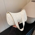 Bolso de hombro blanco crema acolchado con textura ondulada y correa ancha de moda - Blanco