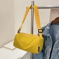 Borsa a tracolla in nylon giallo con tracolla regolabile e dettaglio logo - Giallo
