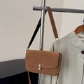 Bolso bandolera marrón vintage con un cierre metálico dorado único en forma de cacahuate - Bolso cuadrado pequeño minimalista / Marrón