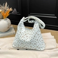 Bolso hobo de pana crema con estampado de corazones y lazos, con hebilla ajustable - Blanco
