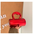 Borsa a tracolla cilindrica rosso lucido con catena dorata e manico curvo elegante - Rosso
