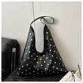 Borsa a tracolla triangolare nera con borchie dorate e finitura in pelle liscia - Nero