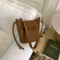 Borsa a secchiello vintage in pelle scamosciata marrone con cuciture a contrasto - Senza Ciondolo / Marrone