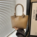 Elegante bolso tipo cubo de cuero beige con asas anudadas, ideal para el diario chic - Caqui