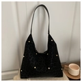 Bolso hobo negro con estampado de leopardo, remaches dorados y correa de cuero - Negro