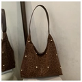 Bolso hobo chic con estampado de leopardo, remaches dorados y textura de ante marrón - café