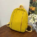 Leuchtend gelber Rucksack aus Nylon-Gewebe mit zwei vertikalen Reißverschlüssen vorne - Gelb