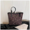Leopard-Print Wildleder-Tragetasche mit FASHION-Patch und schwarzen Schultergurten - Großer Leopard Schwarz
