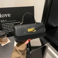 Sac à main noir chic à texture tressée avec fermoir rotatif doré pour le quotidien - Noir