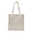 Bolso tote plissettato minimalista color champán con cierre magnético dorado y asas - Blanco
