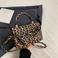Borsa quadrata alla moda con stampa leopardata in ecopelle con manico e catena - Cachi