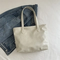 Bolso tote beige de gran capacidad con diseño geométrico y textura de cuero fino - Blanco Roto