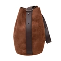 Borsa a secchiello in pelle opaca marrone con tracolle scure e fibbia in metallo - Marrone