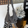 Bolso de hombro de felpa para invierno con lunares negros y blancos y lazo grande - Bolso Tote con Cordón y Lazo Corazón Gris