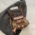 Mochila retro a cuadros en cuero marrón con letras fashion y detalle de cuentas - Caqui