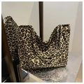 Modieuze jacquard tote tas met luipaardprint en grote capaciteit voor dagelijks gebruik - Bruin