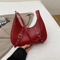 Modische dunkelrote Hobo-Tasche mit silbernen Schnallen und Ösen für Damen - Rot