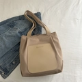 Minimalist khaki tote bag in lightweight nylon with leather pocket and shoulder straps - Khaki