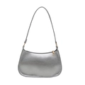 Schicke silberne Metallic-Halbmondtasche mit Faltenleder-Textur und goldenem Reißverschluss - Silber