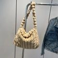 Grande borsa tote in peluche beige con trama soffice e tracolla a bolle per l'inverno - Cachi
