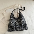 Borsa hobo chic con stampa leopardata nera e grigia, borsa a spalla grande capienza - Nero