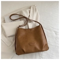Braune Shopper-Tasche in Lederoptik mit Kieselstruktur und feinen Schulterriemen - Braun