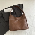 Borsa tote in pelle intrecciata marrone scuro con grande capacità e tracolla testurizzata - Marrone