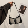 Sac baguette rétro en texture tissée noire et blanche avec boucle en métal argenté - Noir