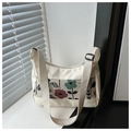 Sac à bandoulière chic crème avec broderie florale et sangle en tissu réglable - Blanc
