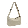 Minimalistische beige gewatteerde schoudertas met verstelbare riem en zachte textuur - Broken Wit