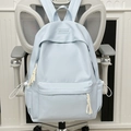 Mochila minimalista de nailon azul claro para estudiantes con detalle de cremallera de cuerda - Azul
