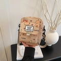 Mini borsa a tracolla in tela beige con graziose stampe capibara e tracolla regolabile - Cachi