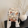 Borsa a tracolla in tela color crema con simpatiche stampe di orsetti ed etichetta sportiva - Bianco Sporco
