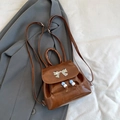 Mini zaino in pelle PU marrone con fiocco argentato e dettagli decorativi in perle - Marrone