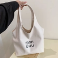 Borsa tote minimalista in pelle bianca con logo nero per pendolari e uso quotidiano - Bianco