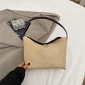 Bolso tipo cubo minimalista de ante caqui con correa de cuero marrón y cierre magnético - Caqui
