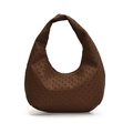 Bolso medialuna de tejido marrón oscuro con un acabado de textura geométrica minimalista - Marrón